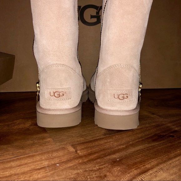 S O L D      Marice UGG Boots - Picture 4 of 8
